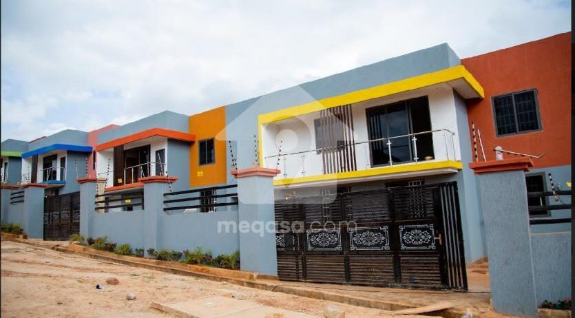 4 bedroom house for sale at Kumasi, Daban